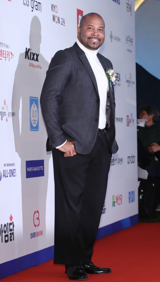 방송인 그렉이 지난해 12월17일 '2020 대한민국 퍼스트브랜드 대상 시상식'에 참석해 포즈를 취하고 있다. /사진=뉴스1