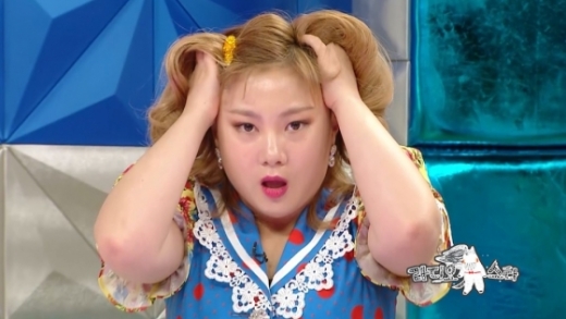 '2019 MBC 방송연예대상' 대상 수상자 박나래가 대상 턱 쏘느라 재산 탕진 중이라고 밝혀 이목이 집중된다. /사진=라디오스타 제공
