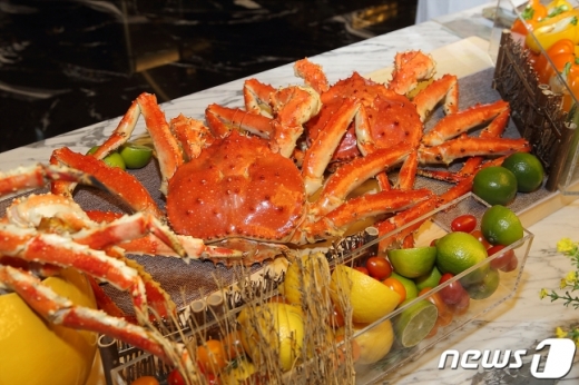 킹크랩과 대게 등 일부 수입 수산물 가격이 다소 큰 폭으로 하락했다. /사진=뉴스1
