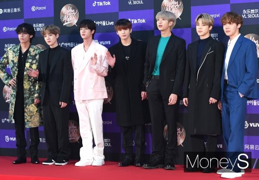 그룹 '방탄소년단'(BTS)이 '제92회 아카데미 시상식'에서 4관왕을 차지한 봉준호 감독의 '기생충'을 축하했다. /사진=장동규 기자