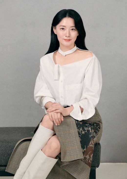지난 12일 방송된 SBS '본격 연예 한밤'에서는 배우 이영애와의 인터뷰가 전파를 탔다. /사진= 룩옵틱스 제공