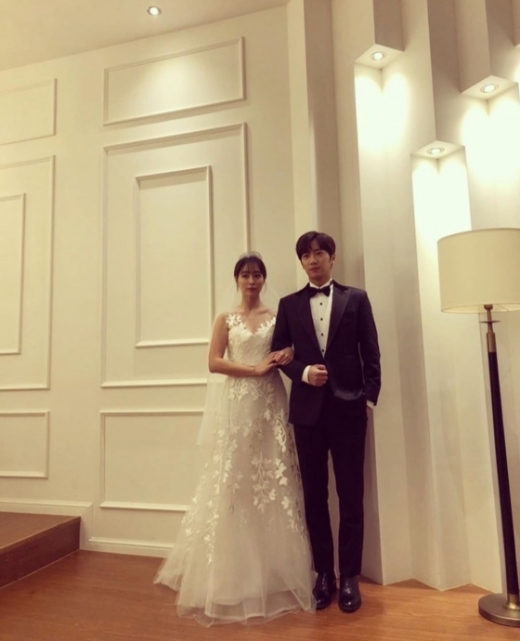 배우 이민정이 이상엽과의 웨딩사진을 공개했다. /사진=이민정 인스타그램 캡처   