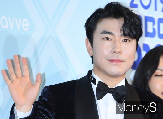 배우 이시언이 자신의 SNS에 코로나19 관련 100만원을 기부했다고 게시물을 올렸다가 삭제했다. /사진=장동규 기자