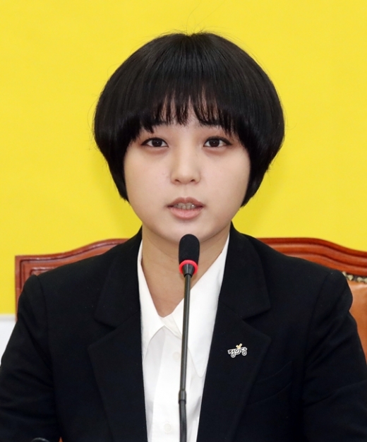 정의당 비례대표 1번에 선정된 류호정 당 IT산업노동특별위원장 서울 여의도 국회에서 열린 21대 국회의원 총선거 비례대표 후보자 선출보고회에서 인사말을 하고 있다. /사진=뉴스1