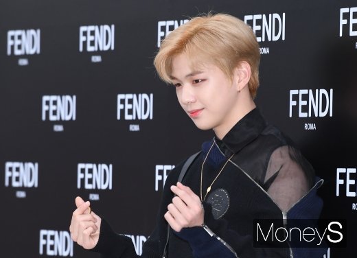 화제의 달고나커피 레시피에 강다니엘이 빠졌다. /사진=장동규 기자