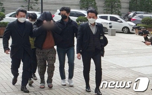 ‘텔레그램 n번방’ 중 일명 ‘박사방’을 운영한 것으로 의심되는 20대 조모씨의 자택에서 성착취 동영상 판매 수익으로 추정되는 현금 1억3000만원이 발견됐다. /사진=뉴스1