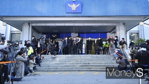 성착취물 유포 텔레그램 ‘박사방’ 운영자 조주빈(25)의 협력자로 알려진 강모씨(25)가 고등학생 시절 담임교사 A씨에 대한 신상을 이용해 협박을 일삼아 소년원 처분을 받은 것으로 드러났다. /사진=장동규 기자    
