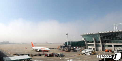 인천공항 계류장에 방치된 항공기. 전 세계 하늘길이 차단되면서 갈곳이 없다. /사진=뉴스1