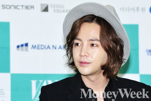배우 장근석의 모친이자 연예기획사 트리제이컴퍼니 대표인 전모씨가 역외탈세 혐의로 재판에 넘겨진 가운데, 장근석 측이 공식 입장을 밝혔다. /사진=임한별 기자