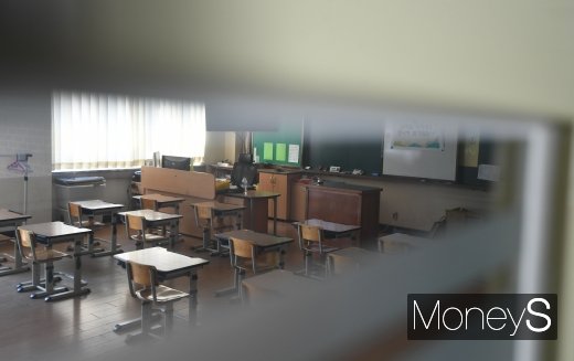 신종 코로나바이러스 감염증(코로나19) 여파로 올해 대학수학능력시험(수능)이 2주 미뤄지면서 전국 단위 모의고사 일정이 전면 재조정됐다. /사진=장동규 기자   