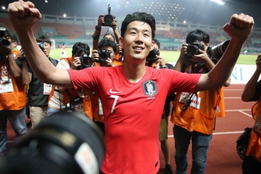 축구대표팀 공격수 손흥민이 지난 2018년 9월1일 오후 인도네시아 보고르 파칸사리 스타디움에서 열린 2018 자카르타·팔렘방 아시안게임 U-23 남자축구 결승전 일본과의 경기에서 2-1로 승리한 뒤 기뻐하고 있다. /사진=뉴스1