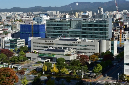 / 수원시청 전경.