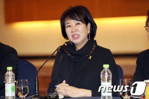 4.15 총선 공식 선거운동일이 시작된 2일 오후 전남 목포시 신안비치호텔 2층에서 열린 기자간담회에서 손혜원 열린민주당 의원이 발언하고 있다./사진=뉴스1