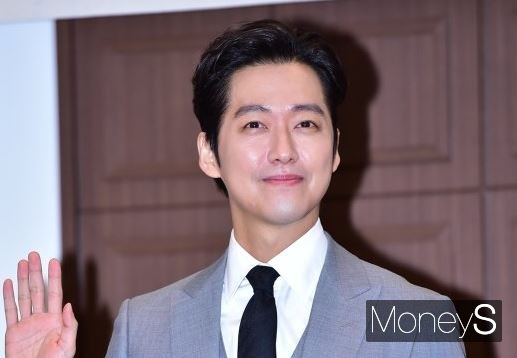 배우 남궁민이 '사회적 거리두기' 실천 근황을 공개했다. /사진=장동규 기자