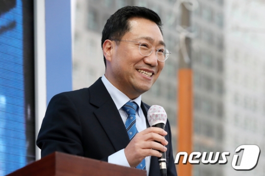 문재인 대통령의 복심을 통하는 양정철 민주연구원장도 이날 전남 순천에서 “더 절박하고 더 간절하게 몸을 낮추고 국난극복을 호소해야 겨우 이길까 말까 하는 상황”이라고 말했다. /사진=뉴스1