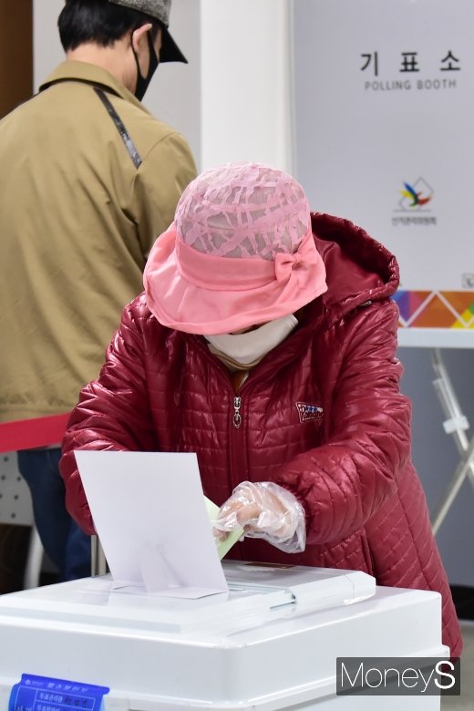 [머니S포토] 운명의 날, 제21대 국회의원 선거