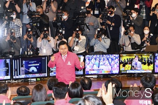 [머니S포토] 황교안 '파이팅!'