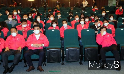 [머니S포토] 황교안 대표가 떠난자리…'무거운 침묵'
