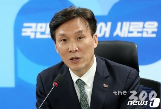 21대 총선 격전지 중 한 곳으로 꼽혀온 서울 영등포을에서 김민석 더불어민주당 후보가 당선됐다. 김 당선자는 15대 총선에서 당선된 후 약 20년만에 다시 국회에 입성하게 됐다./사진=뉴스1DB