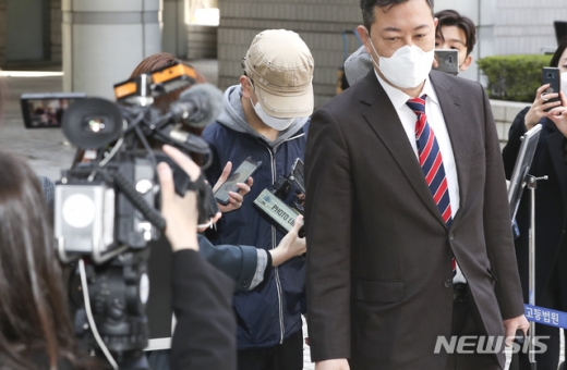 16일 텔레그램을 통해 미성년자가 포함된 성착취물 영상을 제작·판매한 '박사방' 운영자 조주빈(25)의 공범 '부따'의 신상이 공개됐다. /사진=뉴시스    
