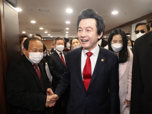 김성기 국가혁명배당금당 의원이 자신의 살인전과에 대해 직접 언급했다. 사진은 허경영 대표. /사진=뉴시스