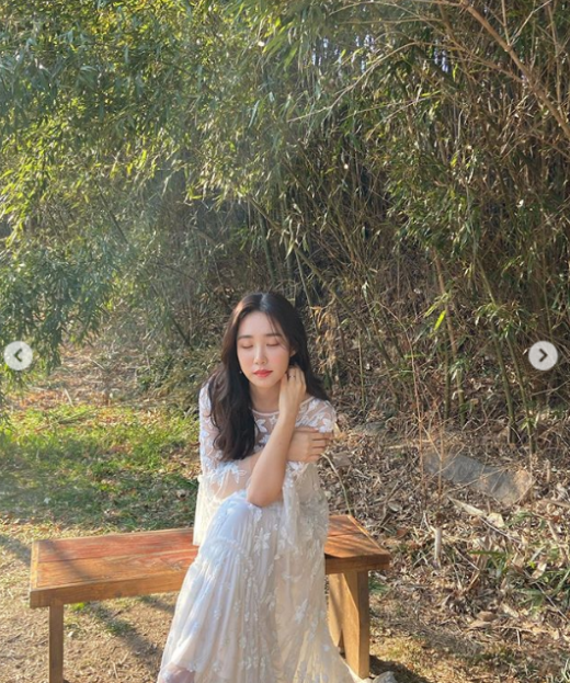 방송인 최희가 인스타그램을 통해 웨딩촬영 비하인드컷을 공개했다. /사진=최희 인스타그램 캡처