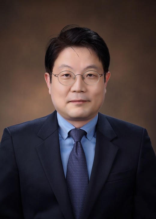 문재인 대통령이 김오수 법무부 차관의 뒤를 이을 후속 신임 법무부 차관에 고기영 동부지검장(55·사법연수원 23기)을 임명할 예정이라고 청와대가 밝혔다. /사진=청와대 제공  
