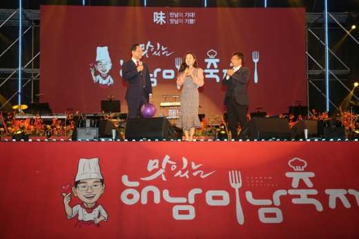  10  س̳ ʴ밡 û ȫڰ   ̾߱⸦  ִ./=س