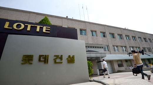 하석주 롯데건설 대표이사 사장을 포함한 임원진이 코로나19로 인한 그룹 실적 감소에 따라 연봉 20%를 반납하기로 결정했다. /사진=뉴스1