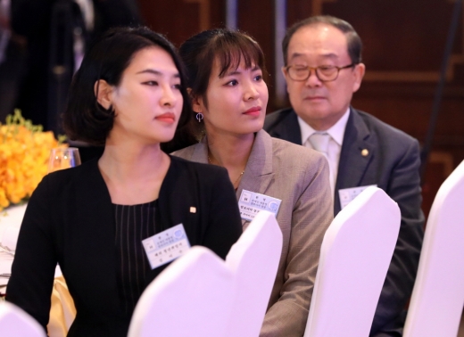 스롱 피아비(가운데) / 사진=뉴시스  전신 기자