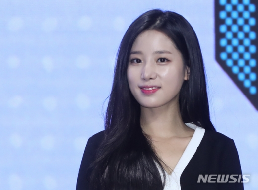 그룹 베리굿 멤버 조현이 정치색 논란에 대해 심경을 전한 듯한 글을 게재했다. /사진=뉴시스  