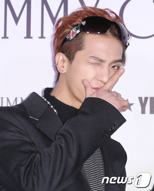 ‘위너’ 송민호가 사회적 거리두기 기간인 지난 3일 강원도 양양의 한 클럽에서 공연을 펼쳤다. /사진=뉴스1
