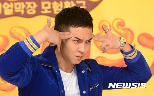그룹 '위너' 멤버 송민호(27)가 코로나19(COVID-19) 사태로 인한 사회적 거리두기를 강조하던 기간 중 강원도 양양의 한 클럽에 방문해 논란이 되고 있다. /사진=뉴시스