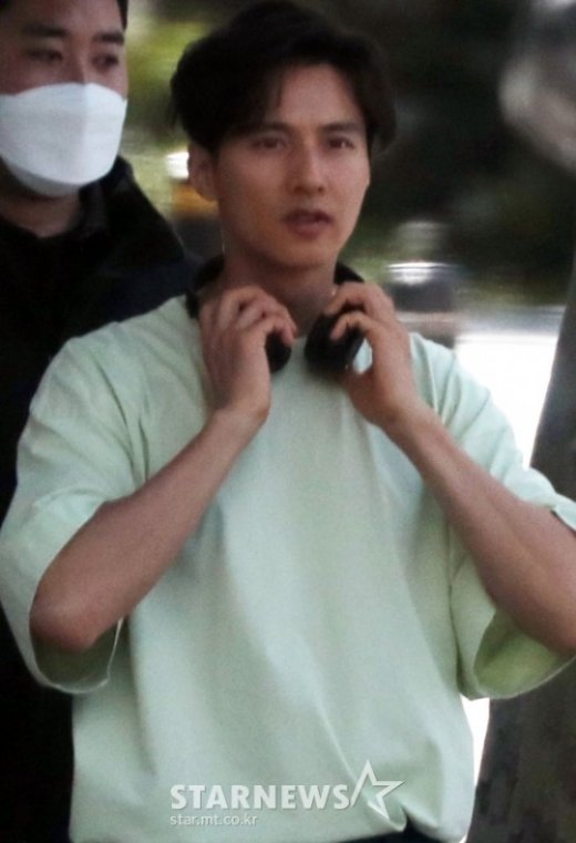 배우 원빈이 한결같은 잘생김을 자랑하는 근황으로 시선을 모았다. /사진=스타뉴스