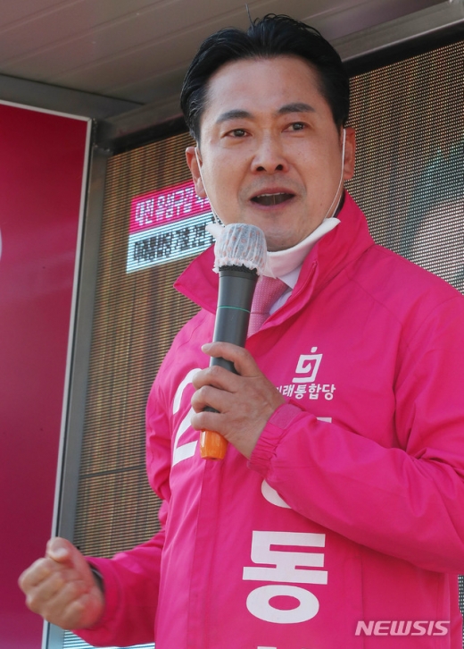 장 전 판사는 충남 보령 출신으로 대천고와 서울대를 졸업했다. /사진=뉴시스  