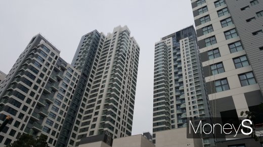 대림산업의 아크로가 가장 살고 싶은 하이엔드 아파트브랜드 1위에 뽑혔다. 사진은 반포 아크로리버파크. /사진=김창성 기자