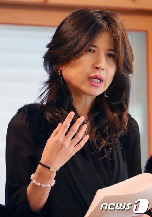 그룹 방탄소년단(BTS) 팬클럽 아미(ARMY)가 일본군 위안부 피해 할머니들에게 보낸 기부 용품을 정의기억연대(정의연) 측이 제대로 전달하지 않았다는 의혹을 제기한 이민주 목사가 입을 닫았다. /사진=뉴스1   