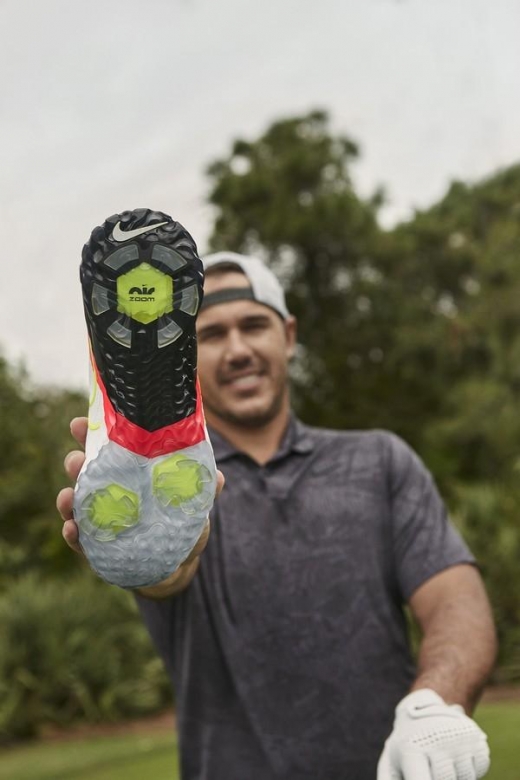 나이키, 美프로골퍼 브룩스 켑카와 협업한 골프화 출시