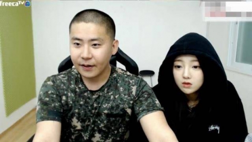 전역한 BJ 철구가 아프리카TV 방송 활동을 재개했다. /사진=아프리카TV 캡처  