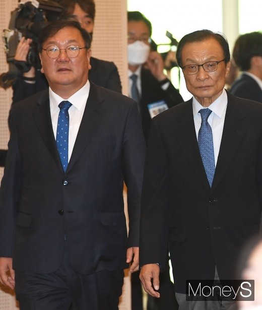 [머니S포토] 워크숍 참석하는 이해찬·김태년