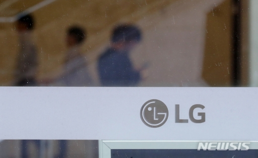 서울 중구 서울역 부근 LG전자 건물에서 투신사고가 발생했다. /사진=뉴시스  