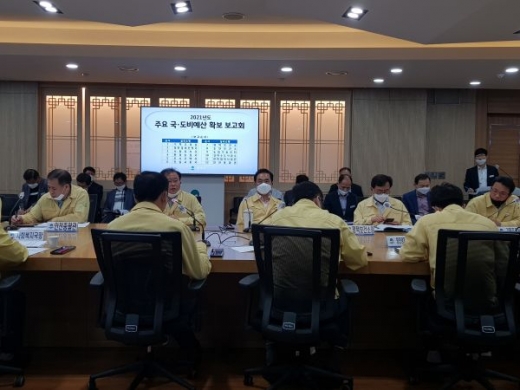 평택시가 27일 시청 종합상황실에서 ‘2021년도 국·도비 예산 확보 보고회’를 개최했다고 밝혔다. / 사진제공=평택시