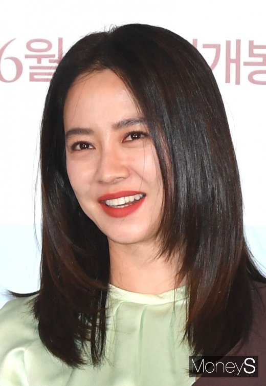 [머니S포토] 송지효 '미모가 반짝반짝'
