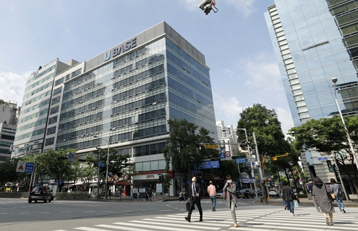 경기도 부천시 소재 유베이스 콜센터 20대 상담원이 코로나19 확진판정을 받은 가운데 방역당국이 같은 층 근무자 300명에 대해 검체 검사를 진행중이다./사진=뉴스1 안은나 기자