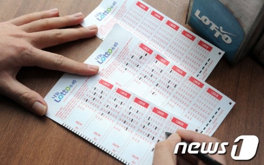 1년간 로또복권 당첨금 수령자가 나타나지 않으면 어떻게 될까. 6월2일을 기점으로 수십억원의 로또 당첨금이 국고로 귀속될 것으로 보인다./사진=뉴스1DB