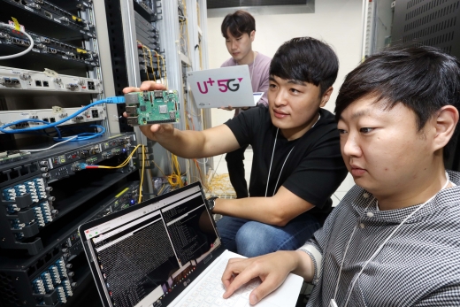 LG유플러스가 새로운 암호기술을 광통신전송장비에 적용했다고 10일 밝혔다. 이번에 적용된 기술은 PQC(양자내성암호)로 양자컴퓨터로도 암호를 해독하는데 수십억년이 걸리는 알고리즘을 활용한다. /사진=LG유플러스