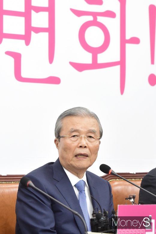 [머니S포토] 코로나 이후 당 방향 언급하는 김종인 비대위
