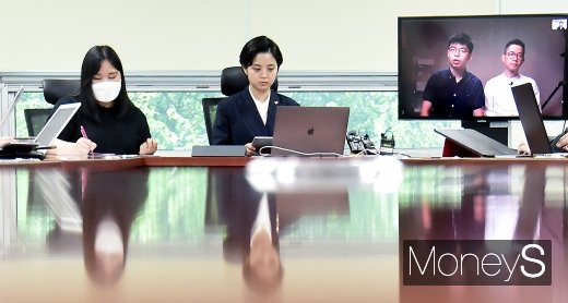 [머니S포토] 정의당 류호정, 홍콩 민주화 '조슈아 웡·네이선 로'와 화상회담