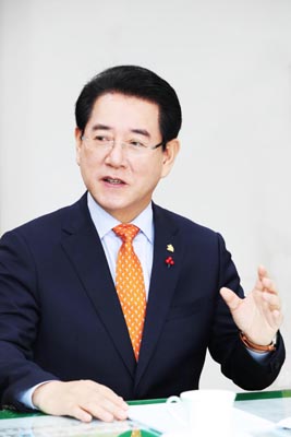         迵  /=