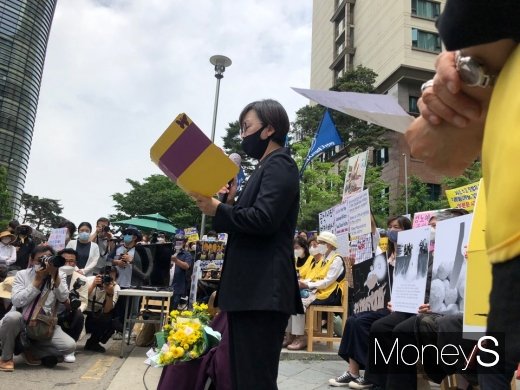 10일 낮 12시 서울 종로구 옛 일본대사관에서 제1443차 일본군 ‘위안부’ 문제해결을 위한 수요집회가 열렸다. /사진=홍효진 기자